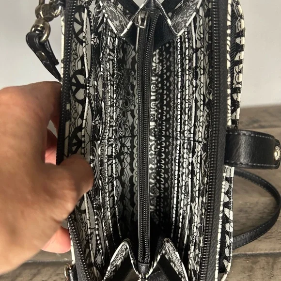 Sakroots Cross Body Purse/Wallet with Removable Strap - Picture 4 of 4